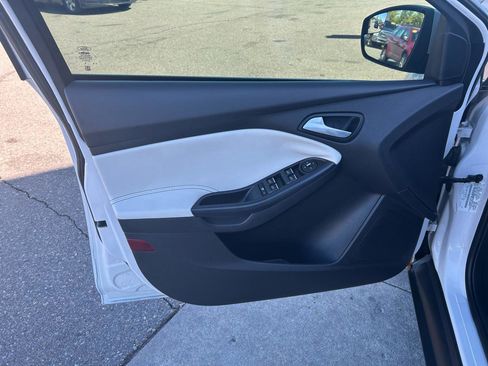 Used 2013 Ford Focus Titanium FWD image 14