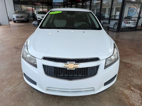 Used 2014 Chevrolet Cruze LS FWD image 2