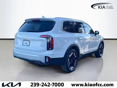 Certified 2024 Kia Telluride EX w/ EX Captain's Chair Package image 5