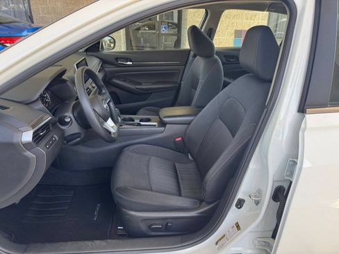 Used 2025 Nissan Altima 2.5 SV FWD image 22