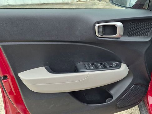 Used 2025 Hyundai Venue SEL FWD image 11