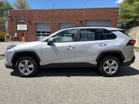 Used 2025 Toyota RAV4 XLE AWD/4WD image 2