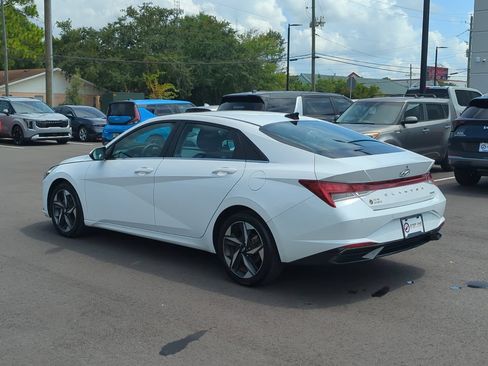 Used 2023 Hyundai Elantra Limited FWD image 5