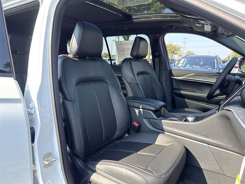 New 2025 Jeep Grand Cherokee L Limited w/ Luxury Tech Group II image 30