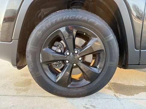 Used 2017 Jeep Cherokee High Altitude image 34