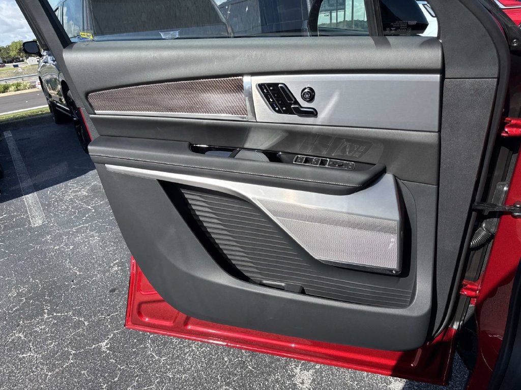 New 2027 Cadillac Vistiq Sport w/ LPO, Floor Liner Package AWD/4WD image 19