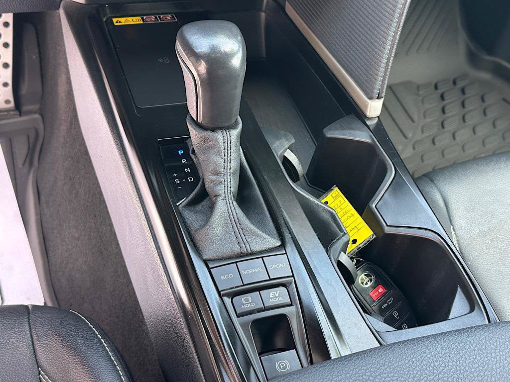 Used 2025 Toyota Camry SE FWD image 28