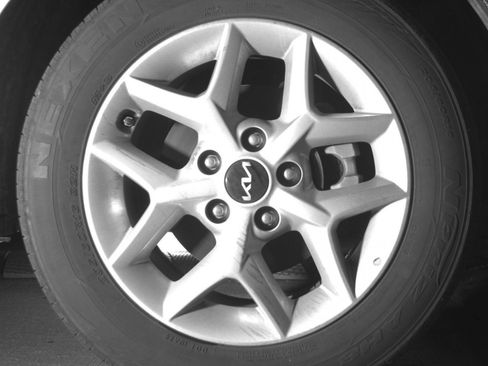 Used 2025 Kia Soul LX w/ LX Technology Package FWD image 16