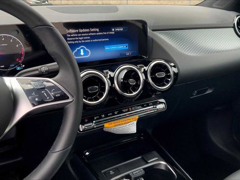 Used 2025 Mercedes-Benz GLA 250 GLA 250 image 8