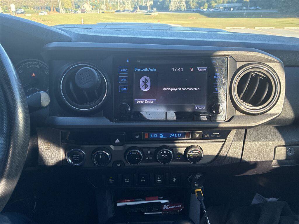 Used 2017 Toyota Tacoma TRD Sport w/ Premium & Technology Package AWD/4WD image 7