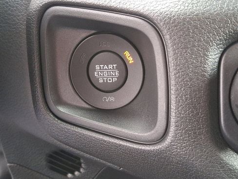 New 2025 Jeep Gladiator Sport image 18