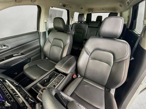 Used 2023 Nissan Pathfinder SL w/ Lighting Package (N92) AWD/4WD image 11