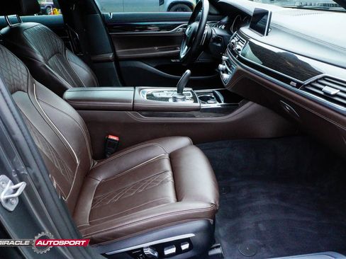 Used 2016 BMW 750i image 31