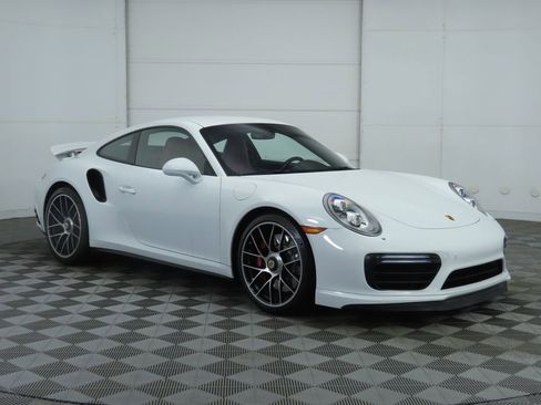 Used 2018 Porsche 911 Turbo image 3