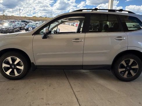 Used 2017 Subaru Forester 2.5i Limited AWD/4WD image 2