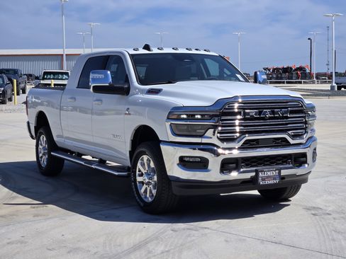 New 2026 RAM 2500 Laramie AWD/4WD image 3