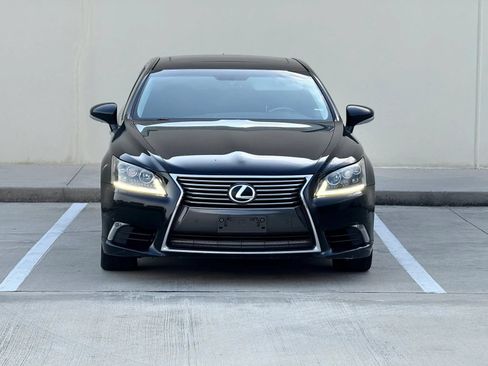 Used 2013 Lexus LS 460 L w/ Preferred Accessory Package RWD image 2