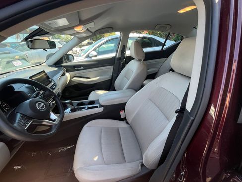 Used 2025 Nissan Altima 2.5 SV FWD image 37