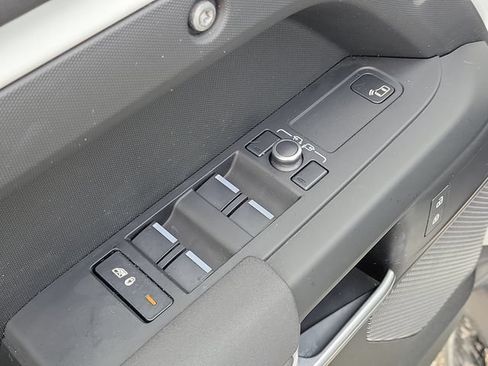 Used 2023 Land Rover Defender 110 AWD/4WD image 18