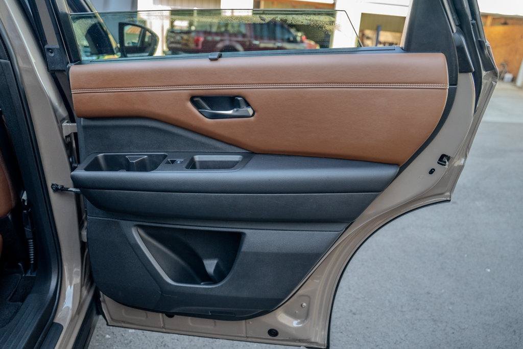 Used 2023 Nissan Pathfinder Platinum FWD image 24
