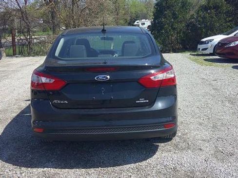 Used 2013 Ford Focus SE w/ SE Winter Pkg image 4