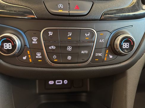 Used 2022 Chevrolet Equinox RS image 22