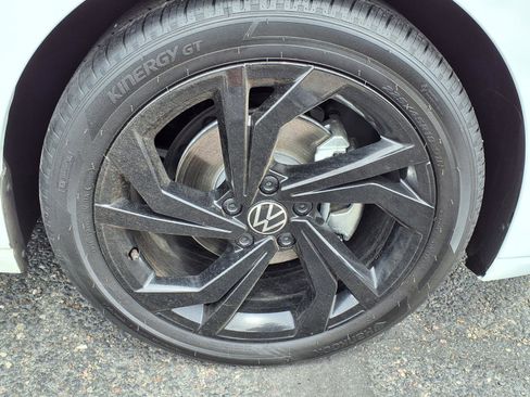 New 2026 Volkswagen Jetta SE image 7