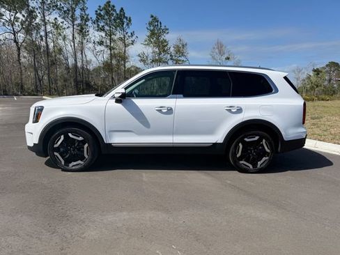 Used 2025 Kia Telluride S image 2