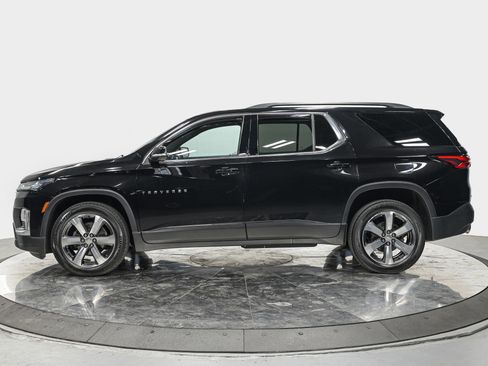 Used 2023 Chevrolet Traverse LT w/ LT Premium Package image 2