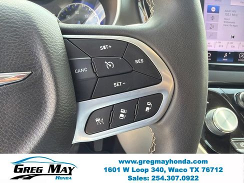 Used 2022 Chrysler Pacifica Touring-L FWD image 12