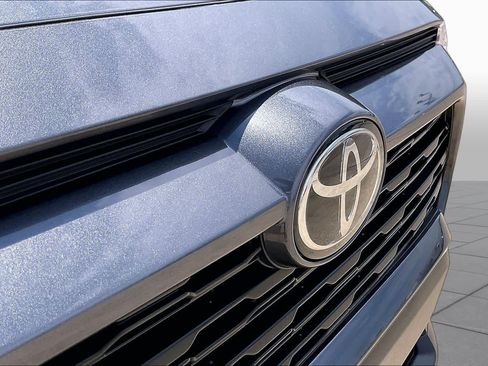 Used 2025 Toyota RAV4 XLE FWD image 25