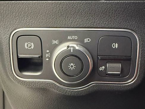 Used 2022 Mercedes-Benz GLA 250 4MATIC image 32