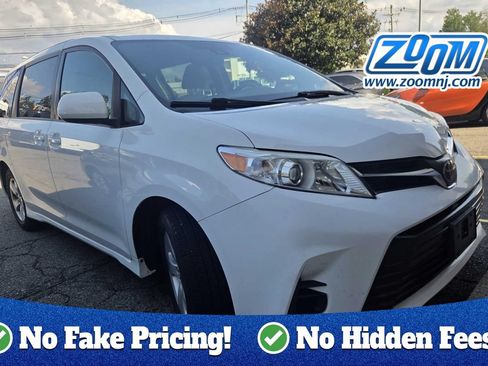 Used 2018 Toyota Sienna LE FWD image 1