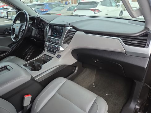 Used 2018 Chevrolet Suburban LT image 18