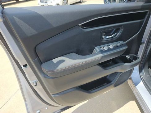Used 2025 Honda Pilot Sport image 13
