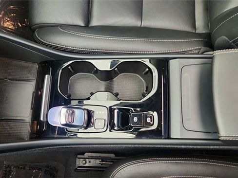 Used 2024 Volvo XC40 B5 Plus image 53