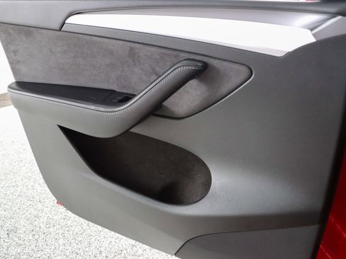 Used 2023 Tesla Model Y AWD image 19