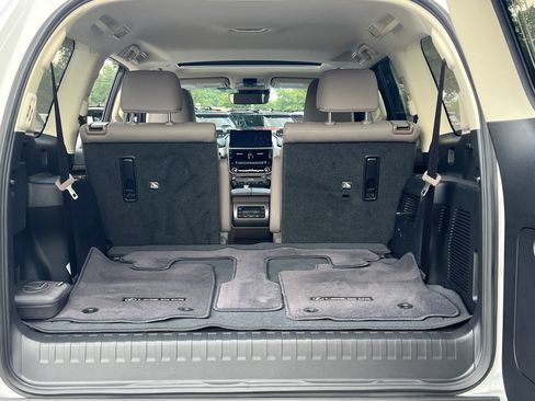 Used 2023 Lexus GX 460 Premium w/ Accessory Package AWD/4WD image 21