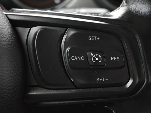 Used 2021 Jeep Gladiator Sport image 18