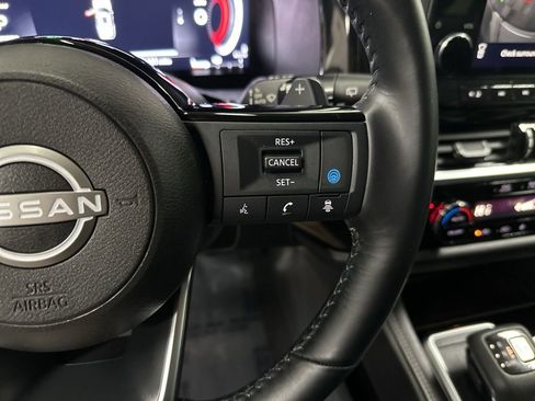 Used 2025 Nissan Pathfinder Platinum w/ Cargo Package image 16