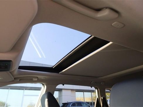 Certified 2024 Nissan Rogue SL w/ SL Premium Package image 9