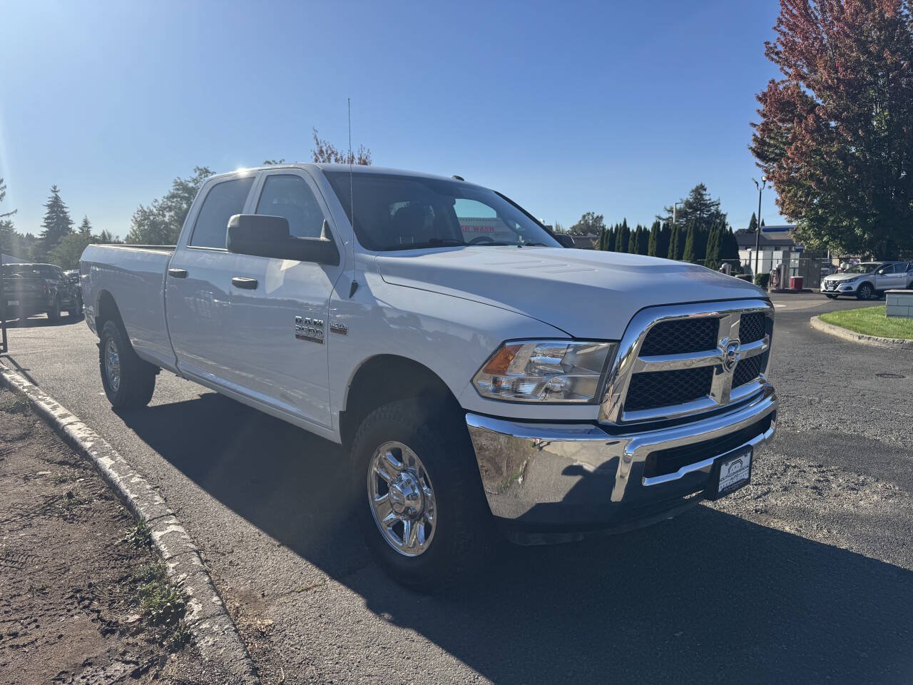Used 2018 RAM 2500 Tradesman w/ Chrome Appearance Group AWD/4WD image 3