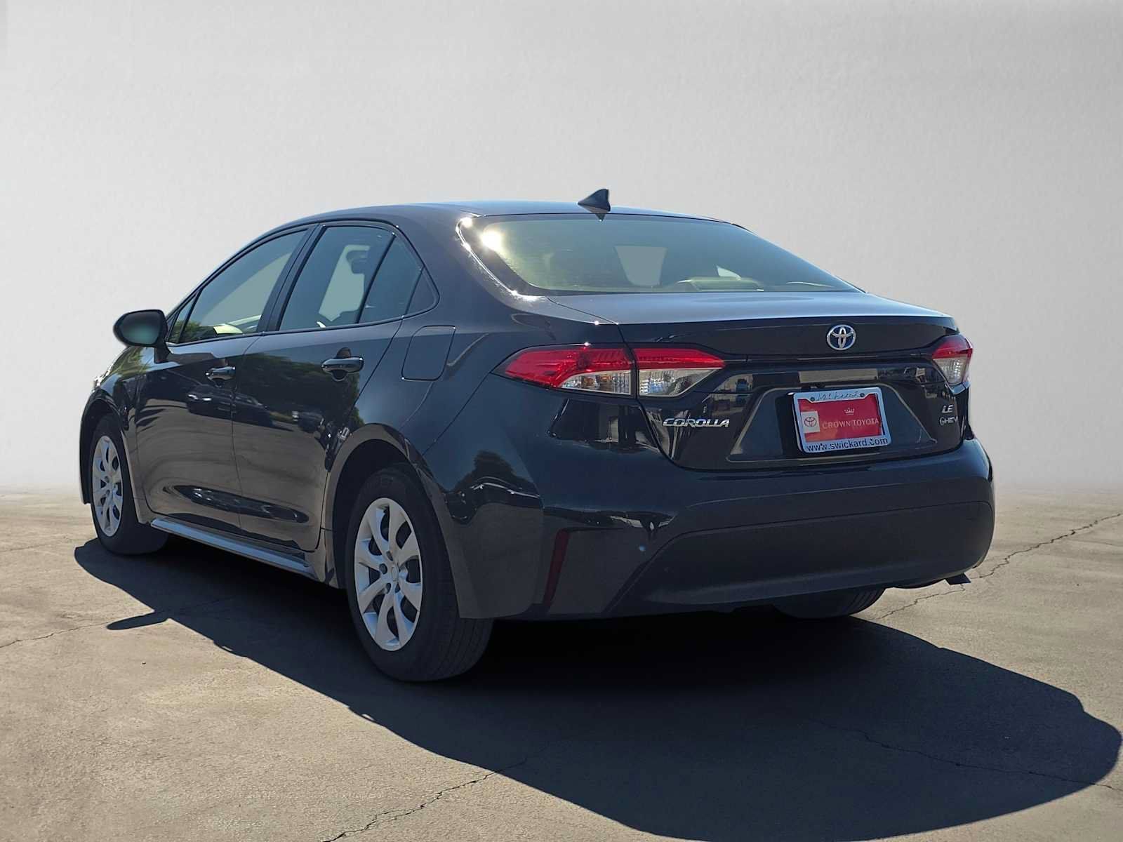 Certified 2025 Toyota Corolla LE FWD image 5