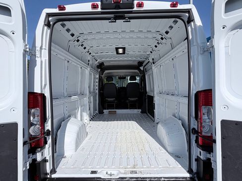 Used 2026 RAM ProMaster 2500 w/ Convenience Group FWD image 10