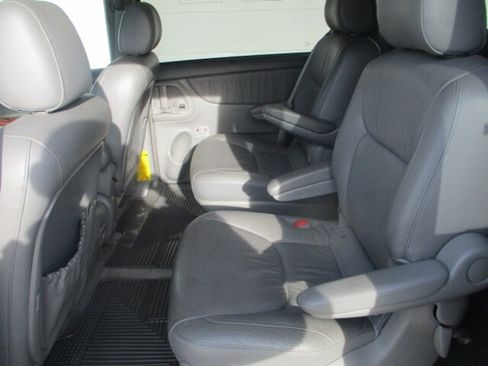 Used 2004 Toyota Sienna XLE 4 Door FWD**1 Owner/Leathe image 26
