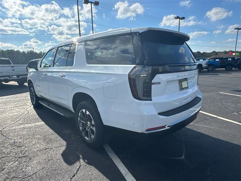 New 2026 Chevrolet Suburban LT w/ Comfort Package image 8