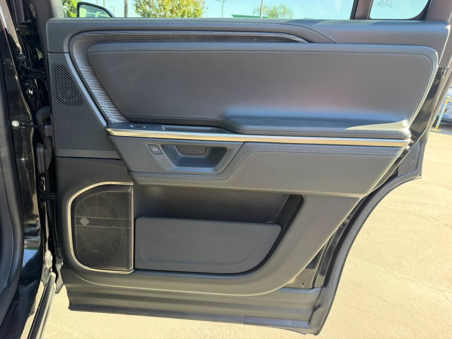 Used 2025 Rivian R1S Adventure Dual AWD/4WD image 41