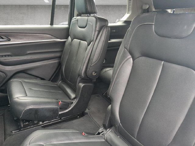 Used 2023 Jeep Grand Cherokee L Limited RWD image 28