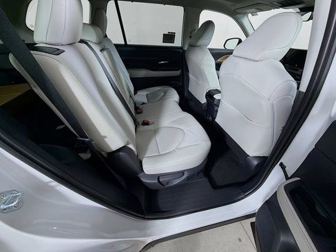 New 2026 Toyota Grand Highlander AWD Hybrid image 25
