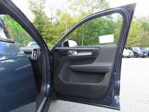 Used 2022 Volvo XC40 T5 R-Design w/ Advanced Package image 13